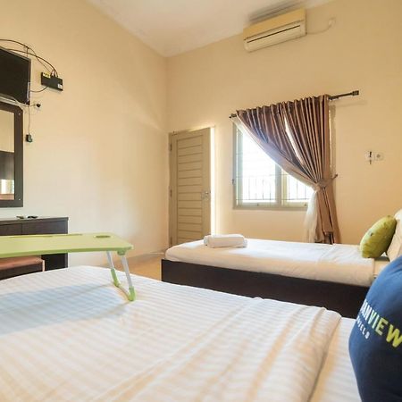 Urbanview Hotel Nugraha Palembang By Reddoorz Exterior foto